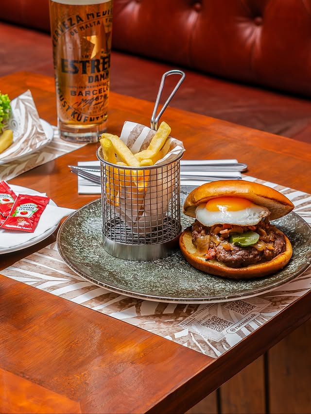 Compartir en Raconto Café Restaurant
